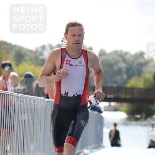 25.08.2024 - Elbe Triathlon Hamburg H.Heesch http://msf.ph/oto/6849401 25.08.2024 15:13:19 Schwimmen  meine-sportfotos.de