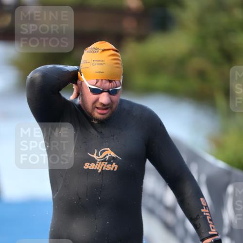 25.08.2024 - Elbe Triathlon Hamburg H.Heesch http://msf.ph/oto/6849402 25.08.2024 08:55:58 Schwimmen 232, 263 meine-sportfotos.de