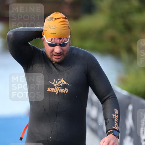 25.08.2024 - Elbe Triathlon Hamburg H.Heesch http://msf.ph/oto/6849418 25.08.2024 08:55:58 Schwimmen 232, 263 meine-sportfotos.de