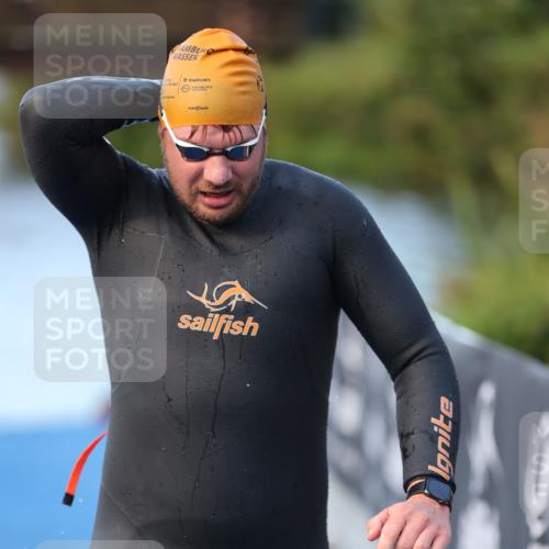 25.08.2024 - Elbe Triathlon Hamburg H.Heesch http://msf.ph/oto/6849425 25.08.2024 08:55:58 Schwimmen 232, 263 meine-sportfotos.de
