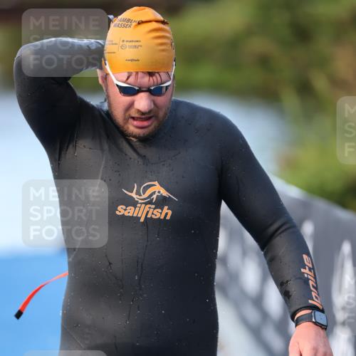 25.08.2024 - Elbe Triathlon Hamburg H.Heesch http://msf.ph/oto/6849437 25.08.2024 08:55:58 Schwimmen 232, 263 meine-sportfotos.de