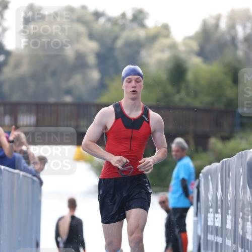 25.08.2024 - Elbe Triathlon Hamburg H.Heesch http://msf.ph/oto/6849461 25.08.2024 15:14:00 Schwimmen  meine-sportfotos.de