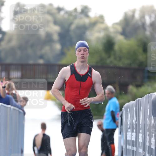 25.08.2024 - Elbe Triathlon Hamburg H.Heesch http://msf.ph/oto/6849464 25.08.2024 15:14:00 Schwimmen  meine-sportfotos.de