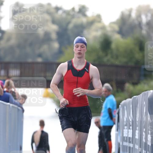 25.08.2024 - Elbe Triathlon Hamburg H.Heesch http://msf.ph/oto/6849472 25.08.2024 15:14:00 Schwimmen  meine-sportfotos.de