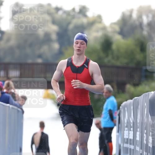 25.08.2024 - Elbe Triathlon Hamburg H.Heesch http://msf.ph/oto/6849478 25.08.2024 15:14:00 Schwimmen  meine-sportfotos.de