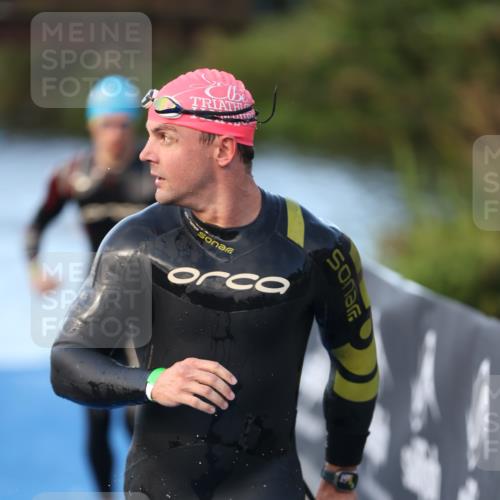 25.08.2024 - Elbe Triathlon Hamburg H.Heesch http://msf.ph/oto/6849484 25.08.2024 08:56:34 Schwimmen 242, 295 meine-sportfotos.de