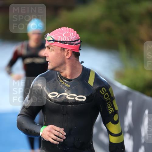 25.08.2024 - Elbe Triathlon Hamburg H.Heesch http://msf.ph/oto/6849492 25.08.2024 08:56:34 Schwimmen 242, 295 meine-sportfotos.de