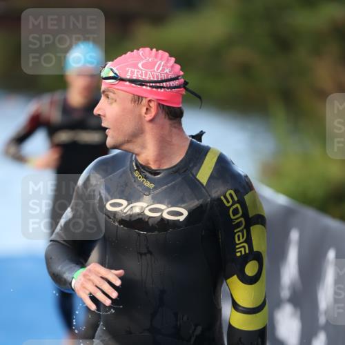 25.08.2024 - Elbe Triathlon Hamburg H.Heesch http://msf.ph/oto/6849507 25.08.2024 08:56:34 Schwimmen 242, 295 meine-sportfotos.de