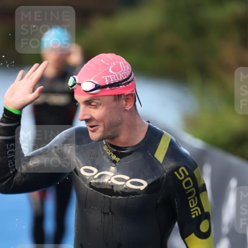 25.08.2024 - Elbe Triathlon Hamburg H.Heesch http://msf.ph/oto/6849512 25.08.2024 08:56:34 Schwimmen 242, 295 meine-sportfotos.de