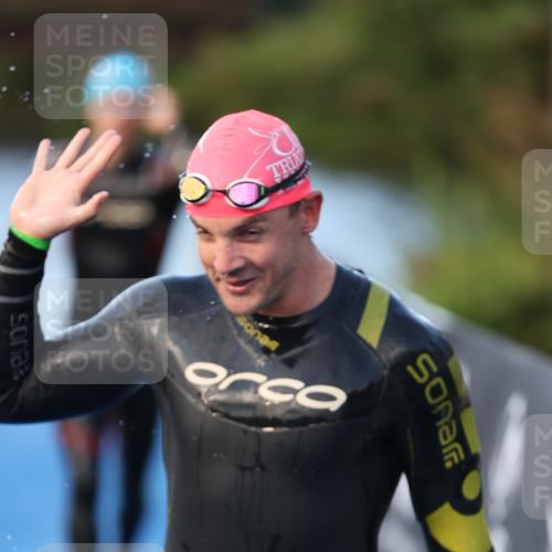 25.08.2024 - Elbe Triathlon Hamburg H.Heesch http://msf.ph/oto/6849520 25.08.2024 08:56:35 Schwimmen 242, 295 meine-sportfotos.de