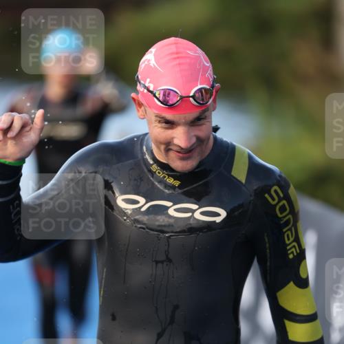 25.08.2024 - Elbe Triathlon Hamburg H.Heesch http://msf.ph/oto/6849532 25.08.2024 08:56:35 Schwimmen 242, 295 meine-sportfotos.de