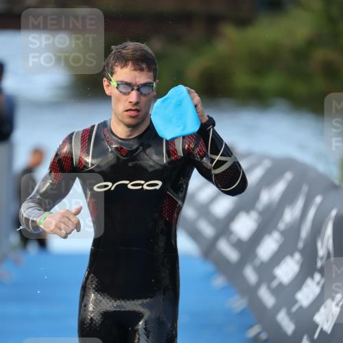 25.08.2024 - Elbe Triathlon Hamburg H.Heesch http://msf.ph/oto/6849561 25.08.2024 08:56:36 Schwimmen 242, 295 meine-sportfotos.de