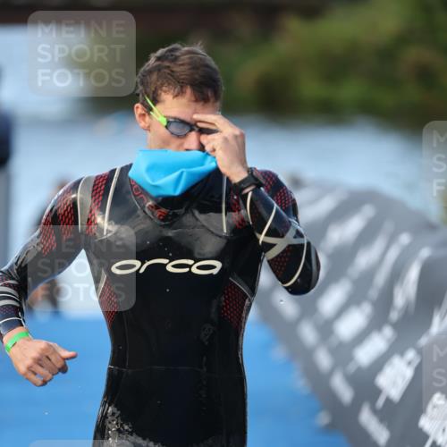 25.08.2024 - Elbe Triathlon Hamburg H.Heesch http://msf.ph/oto/6849576 25.08.2024 08:56:37 Schwimmen 242, 295 meine-sportfotos.de