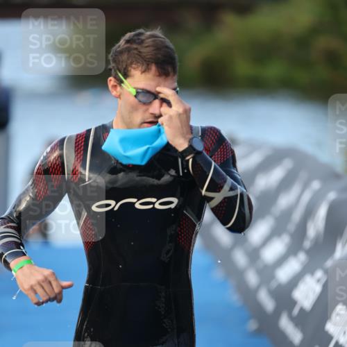 25.08.2024 - Elbe Triathlon Hamburg H.Heesch http://msf.ph/oto/6849580 25.08.2024 08:56:37 Schwimmen 242, 295 meine-sportfotos.de