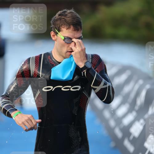 25.08.2024 - Elbe Triathlon Hamburg H.Heesch http://msf.ph/oto/6849585 25.08.2024 08:56:37 Schwimmen 242, 295 meine-sportfotos.de