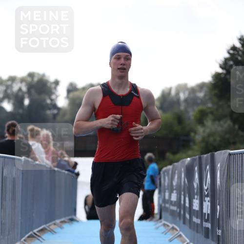 25.08.2024 - Elbe Triathlon Hamburg H.Heesch http://msf.ph/oto/6849586 25.08.2024 15:14:02 Schwimmen  meine-sportfotos.de