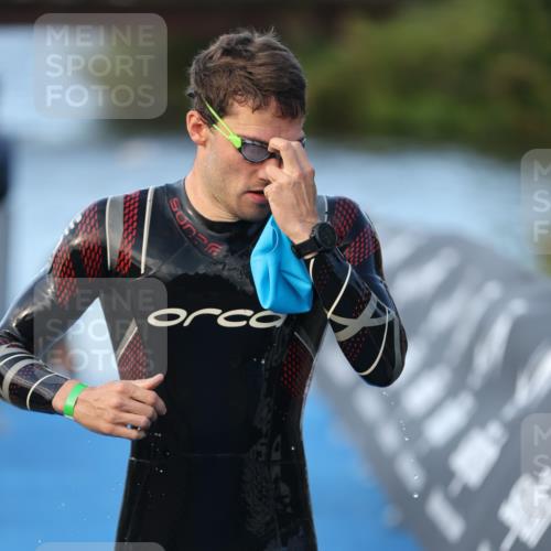 25.08.2024 - Elbe Triathlon Hamburg H.Heesch http://msf.ph/oto/6849595 25.08.2024 08:56:37 Schwimmen 242, 295 meine-sportfotos.de