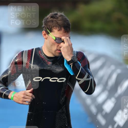 25.08.2024 - Elbe Triathlon Hamburg H.Heesch http://msf.ph/oto/6849603 25.08.2024 08:56:37 Schwimmen 242, 295 meine-sportfotos.de