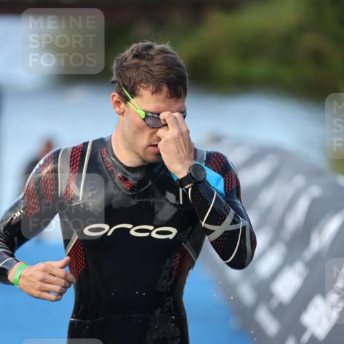 25.08.2024 - Elbe Triathlon Hamburg H.Heesch http://msf.ph/oto/6849607 25.08.2024 08:56:37 Schwimmen 242, 295 meine-sportfotos.de