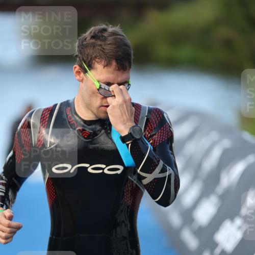 25.08.2024 - Elbe Triathlon Hamburg H.Heesch http://msf.ph/oto/6849616 25.08.2024 08:56:37 Schwimmen 242, 295 meine-sportfotos.de