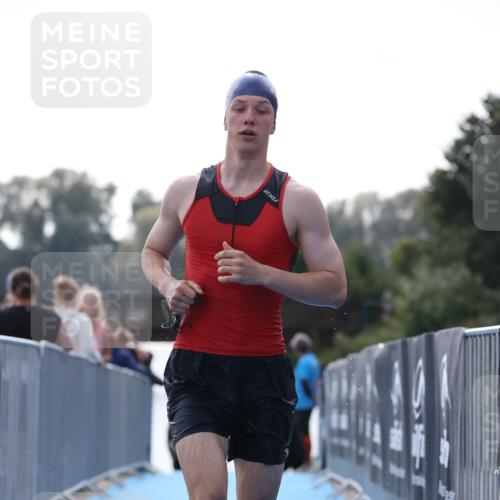 25.08.2024 - Elbe Triathlon Hamburg H.Heesch http://msf.ph/oto/6849622 25.08.2024 15:14:02 Schwimmen  meine-sportfotos.de