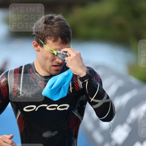 25.08.2024 - Elbe Triathlon Hamburg H.Heesch http://msf.ph/oto/6849643 25.08.2024 08:56:37 Schwimmen 242, 295 meine-sportfotos.de