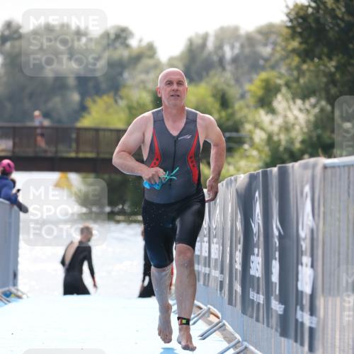 25.08.2024 - Elbe Triathlon Hamburg H.Heesch http://msf.ph/oto/6849665 25.08.2024 15:16:01 Schwimmen  meine-sportfotos.de