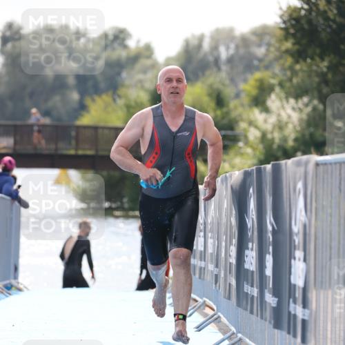 25.08.2024 - Elbe Triathlon Hamburg H.Heesch http://msf.ph/oto/6849671 25.08.2024 15:16:01 Schwimmen  meine-sportfotos.de