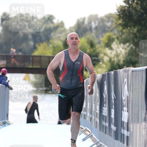25.08.2024 - Elbe Triathlon Hamburg H.Heesch http://msf.ph/oto/6849682 25.08.2024 15:16:01 Schwimmen  meine-sportfotos.de