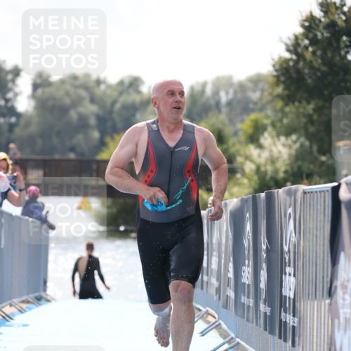 25.08.2024 - Elbe Triathlon Hamburg H.Heesch http://msf.ph/oto/6849699 25.08.2024 15:16:01 Schwimmen  meine-sportfotos.de