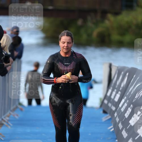 25.08.2024 - Elbe Triathlon Hamburg H.Heesch http://msf.ph/oto/6849701 25.08.2024 08:57:07 Schwimmen 141 meine-sportfotos.de