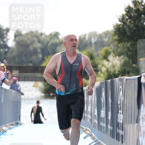 25.08.2024 - Elbe Triathlon Hamburg H.Heesch http://msf.ph/oto/6849705 25.08.2024 15:16:01 Schwimmen  meine-sportfotos.de