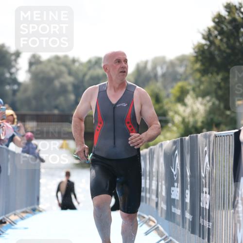 25.08.2024 - Elbe Triathlon Hamburg H.Heesch http://msf.ph/oto/6849724 25.08.2024 15:16:02 Schwimmen  meine-sportfotos.de