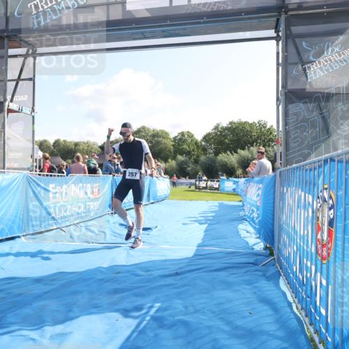 25.08.2024 - Elbe Triathlon Hamburg H.Heesch http://msf.ph/oto/6849729 25.08.2024 10:45:23 Ziel 204, 257 meine-sportfotos.de
