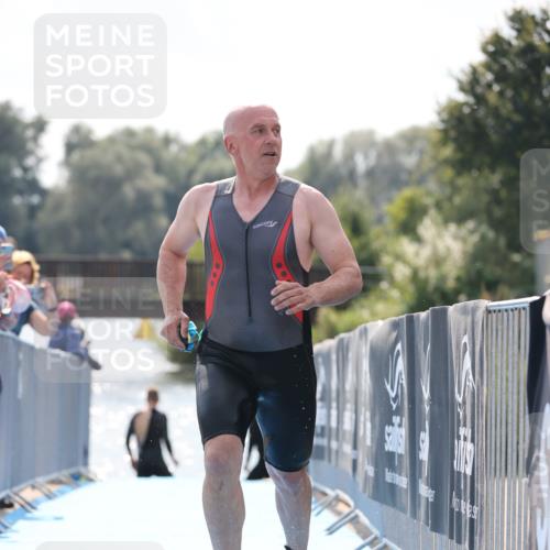 25.08.2024 - Elbe Triathlon Hamburg H.Heesch http://msf.ph/oto/6849730 25.08.2024 15:16:02 Schwimmen  meine-sportfotos.de