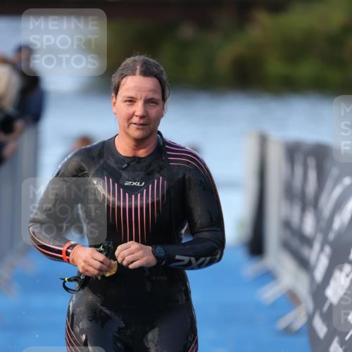 25.08.2024 - Elbe Triathlon Hamburg H.Heesch http://msf.ph/oto/6849731 25.08.2024 08:57:08 Schwimmen 141 meine-sportfotos.de