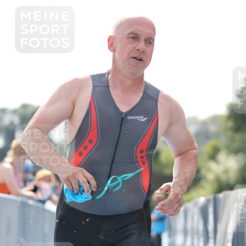 25.08.2024 - Elbe Triathlon Hamburg H.Heesch http://msf.ph/oto/6849737 25.08.2024 15:16:03 Schwimmen  meine-sportfotos.de