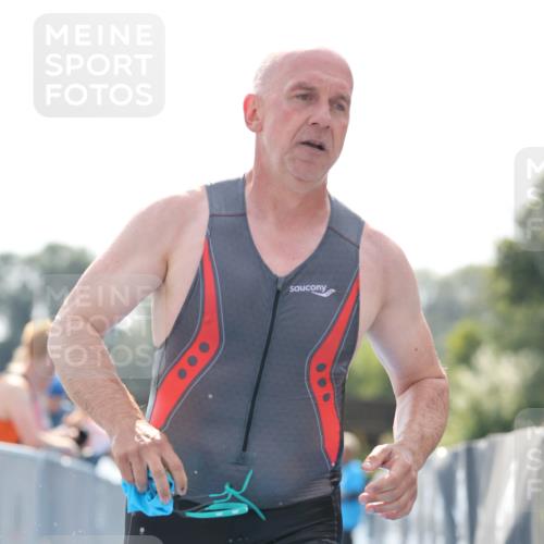 25.08.2024 - Elbe Triathlon Hamburg H.Heesch http://msf.ph/oto/6849742 25.08.2024 15:16:03 Schwimmen  meine-sportfotos.de