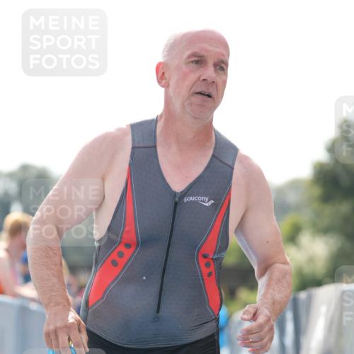 25.08.2024 - Elbe Triathlon Hamburg H.Heesch http://msf.ph/oto/6849748 25.08.2024 15:16:03 Schwimmen  meine-sportfotos.de