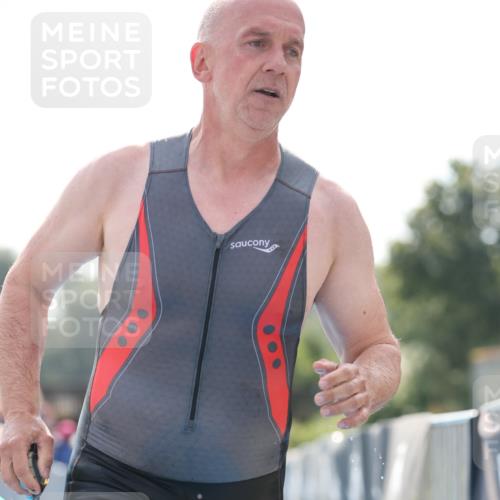 25.08.2024 - Elbe Triathlon Hamburg H.Heesch http://msf.ph/oto/6849762 25.08.2024 15:16:03 Schwimmen  meine-sportfotos.de