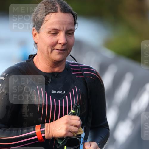 25.08.2024 - Elbe Triathlon Hamburg H.Heesch http://msf.ph/oto/6849775 25.08.2024 08:57:10 Schwimmen 141 meine-sportfotos.de