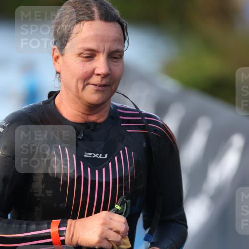 25.08.2024 - Elbe Triathlon Hamburg H.Heesch http://msf.ph/oto/6849783 25.08.2024 08:57:10 Schwimmen 141 meine-sportfotos.de