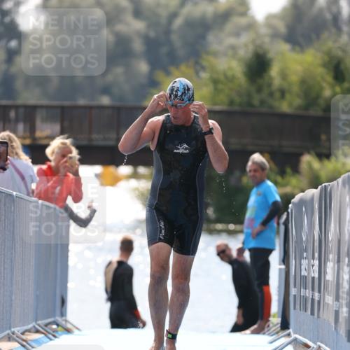 25.08.2024 - Elbe Triathlon Hamburg H.Heesch http://msf.ph/oto/6849804 25.08.2024 15:16:32 Schwimmen  meine-sportfotos.de