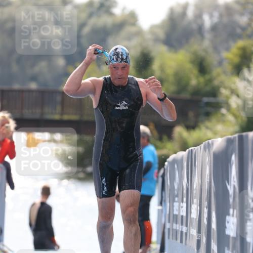 25.08.2024 - Elbe Triathlon Hamburg H.Heesch http://msf.ph/oto/6849816 25.08.2024 15:16:33 Schwimmen  meine-sportfotos.de