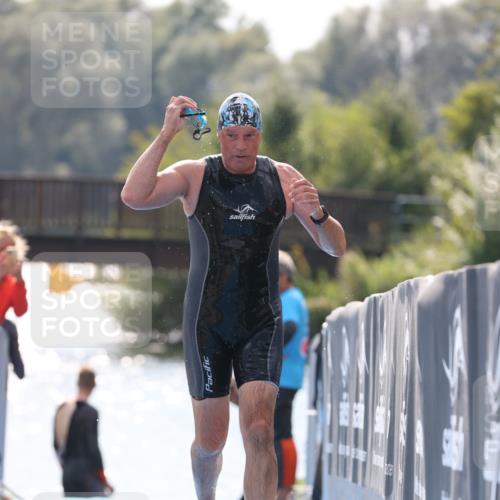 25.08.2024 - Elbe Triathlon Hamburg H.Heesch http://msf.ph/oto/6849820 25.08.2024 15:16:33 Schwimmen  meine-sportfotos.de