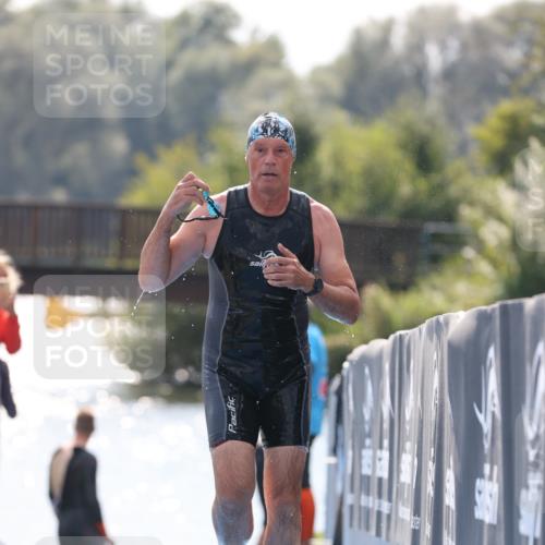 25.08.2024 - Elbe Triathlon Hamburg H.Heesch http://msf.ph/oto/6849847 25.08.2024 15:16:33 Schwimmen  meine-sportfotos.de