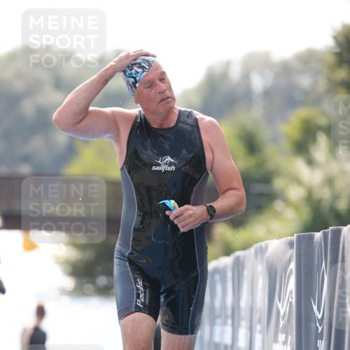 25.08.2024 - Elbe Triathlon Hamburg H.Heesch http://msf.ph/oto/6849862 25.08.2024 15:16:35 Schwimmen  meine-sportfotos.de