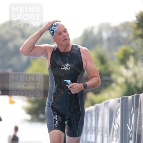 25.08.2024 - Elbe Triathlon Hamburg H.Heesch http://msf.ph/oto/6849870 25.08.2024 15:16:35 Schwimmen  meine-sportfotos.de