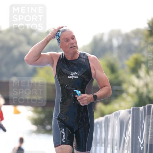 25.08.2024 - Elbe Triathlon Hamburg H.Heesch http://msf.ph/oto/6849878 25.08.2024 15:16:35 Schwimmen  meine-sportfotos.de
