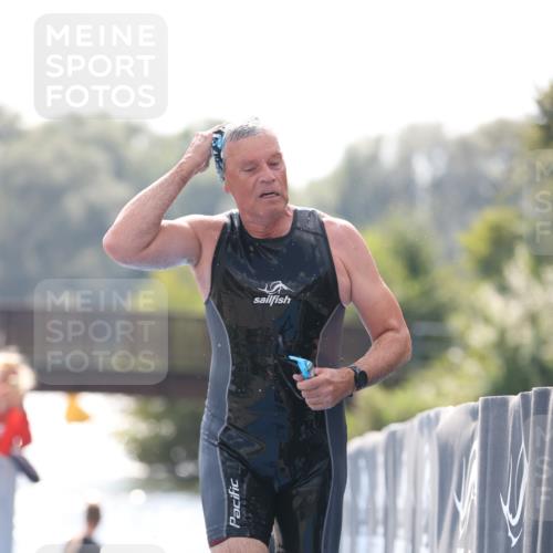 25.08.2024 - Elbe Triathlon Hamburg H.Heesch http://msf.ph/oto/6849885 25.08.2024 15:16:35 Schwimmen  meine-sportfotos.de